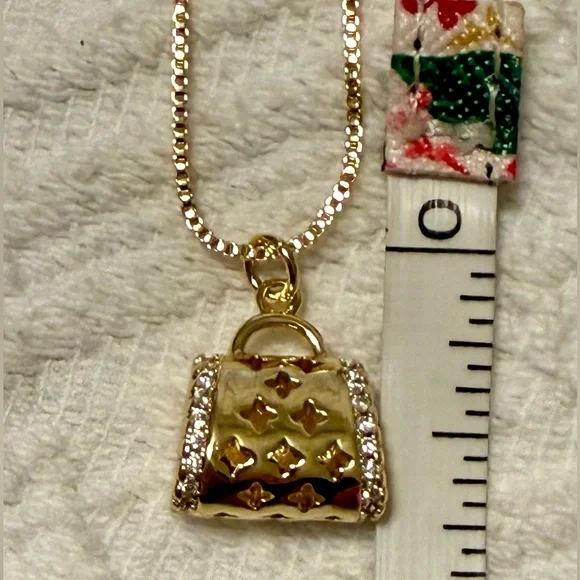 Necklace - 18-20”L - gold tone chain with purse shape pendant   - New - Picture 9 of 9